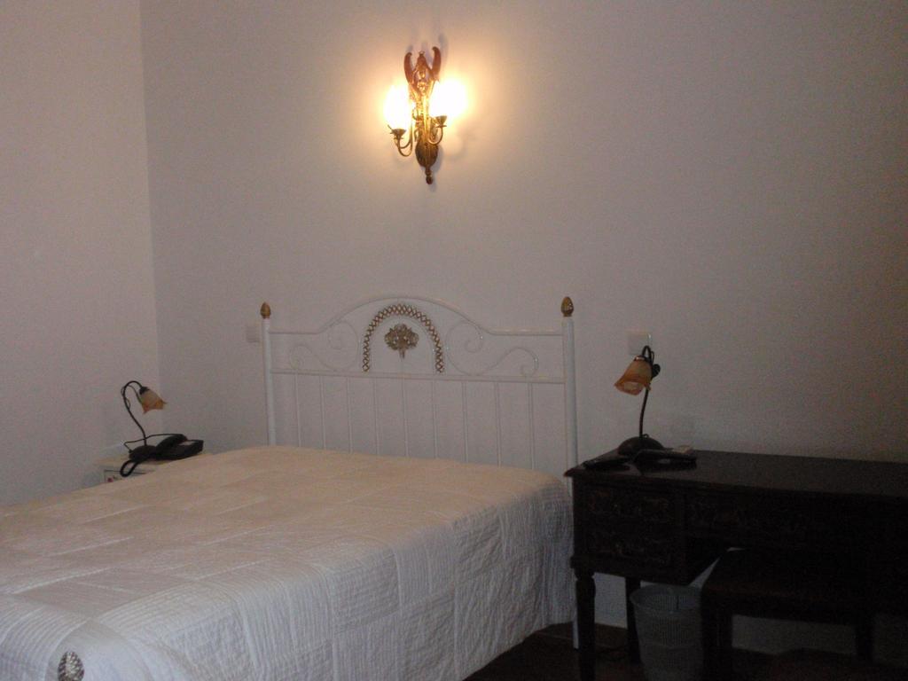 "O Viajante" Low Cost Hotel Estremoz Zimmer foto