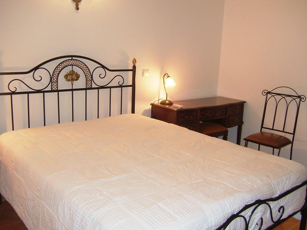 "O Viajante" Low Cost Hotel Estremoz Zimmer foto